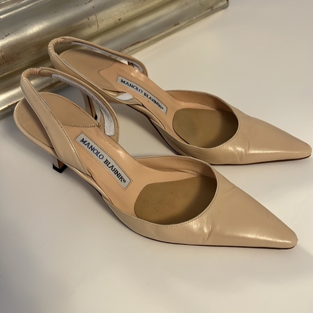 Manolo Blahnik Carolyne slingback heels - US 8 IT38 - cream nude leather pumps